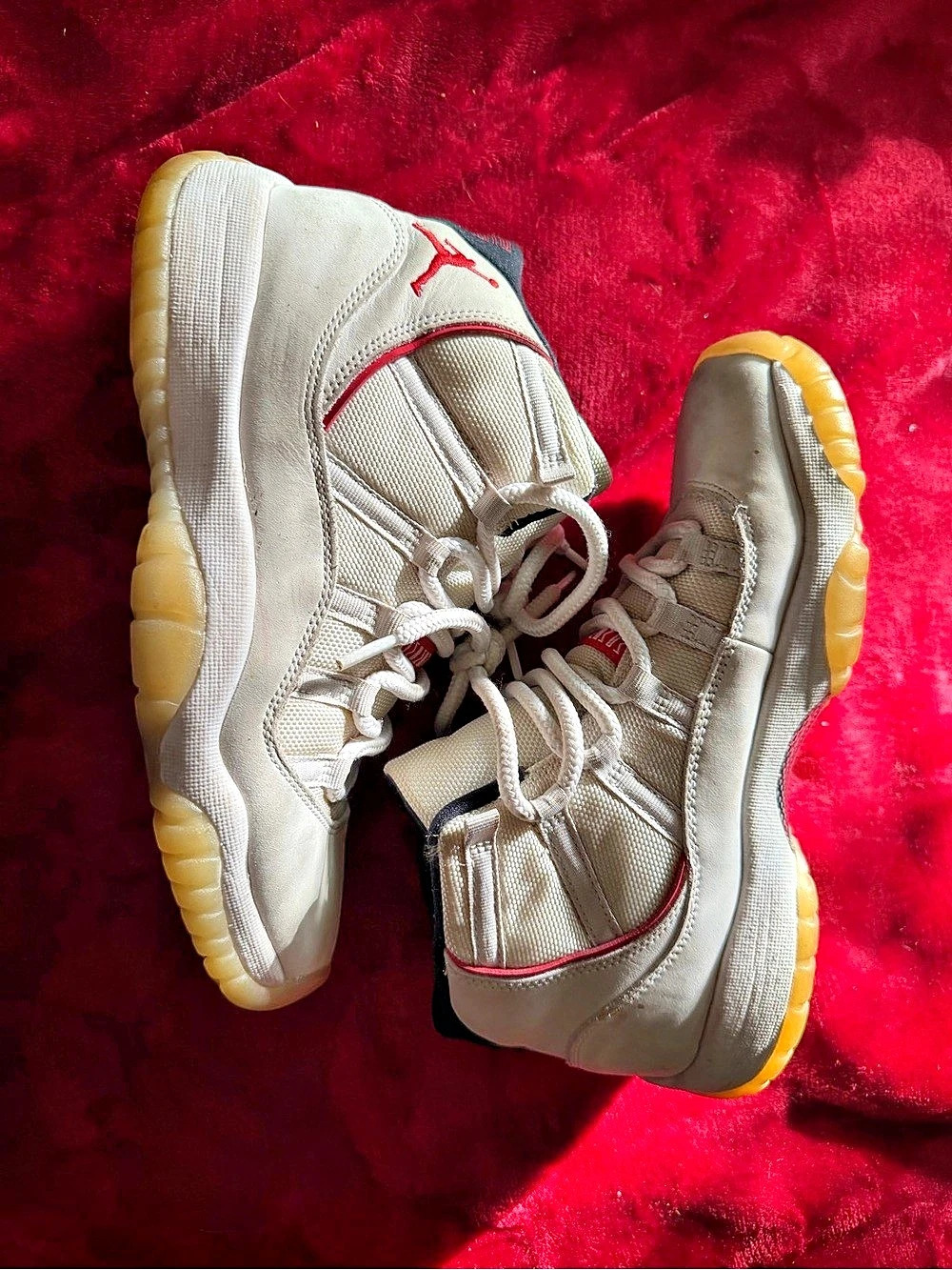 Jordan Air Jordan 11 Retro 'Platinum Tint' Sneakers White & Red